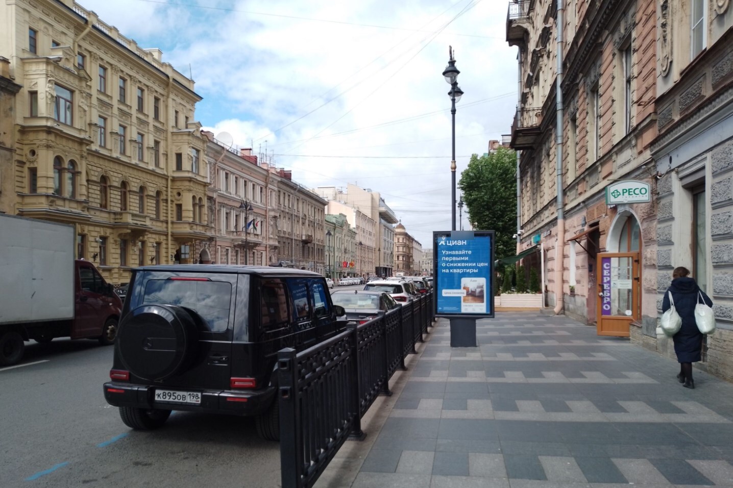 Фотография рекламного носителя, тип: Ситиформат 1.8x1.2, адрес: Марата ул., д.16-18 Х Колокольная ул., Санкт-Петербург, Россия. Сторона А1-А4 №108473