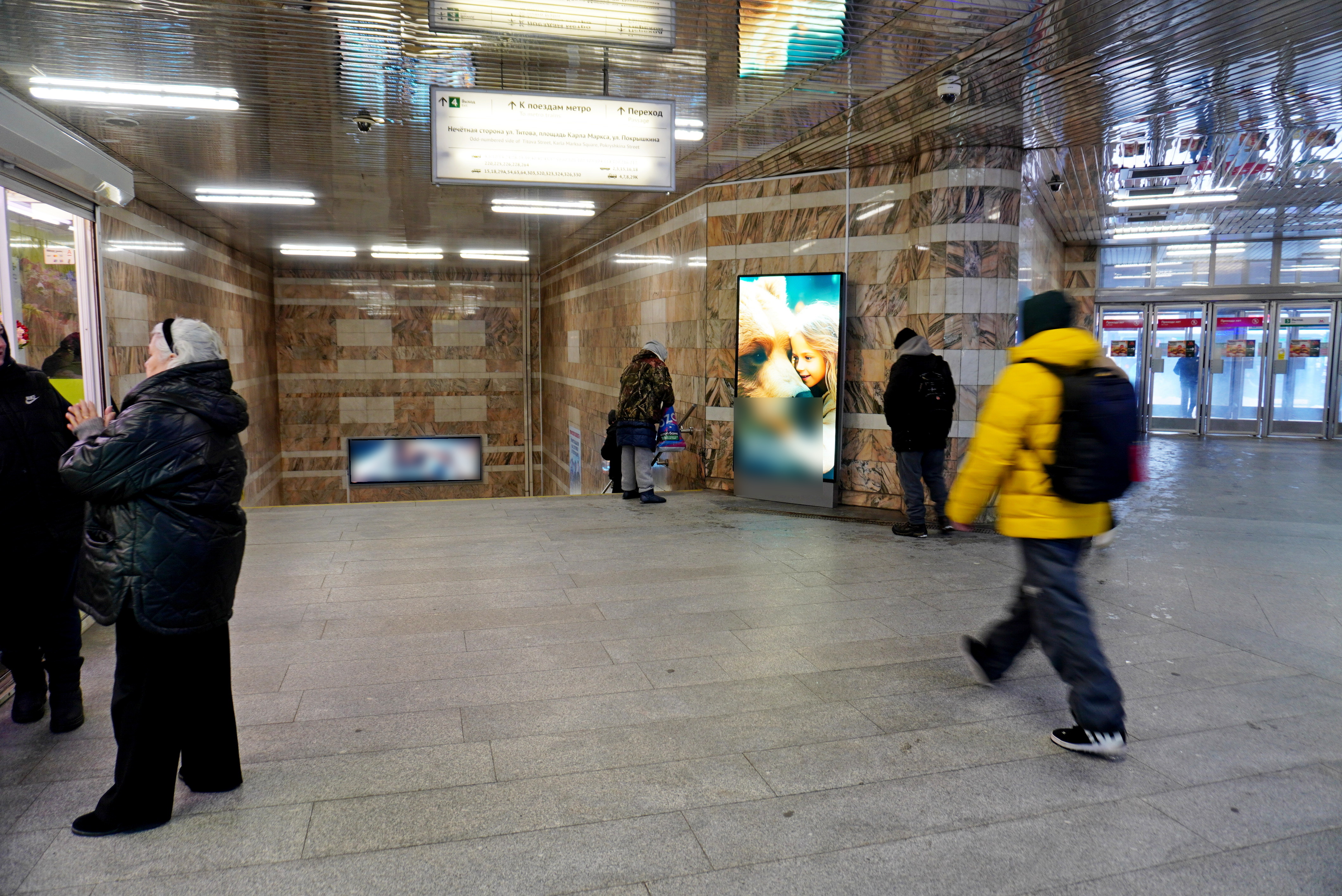Фотография рекламного носителя, тип: Видеоэкран, адрес: Станция метро «Площадь Маркса», линия Ленинская линия, Новосибирск, Новосибирская область, Россия. Сторона/вариант А1 №1419824
