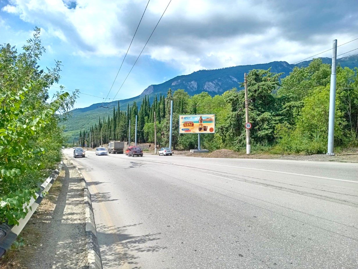 Фотография рекламного носителя, тип: Билборд 3x6, адрес: Алушта-Ялта а/д, Южнобережное ш., Гурзуф, Республика Крым, Россия. Сторона A №1344390