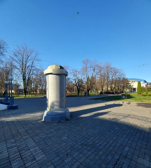 Фотография рекламного носителя, тип: Пиллар 3x1.4, адрес: Береговая ул., д.144, поз.1, Краснодар, Краснодарский край, Россия. Сторона A №1349462