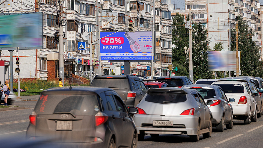 Фотография рекламного носителя, тип: Билборд 3x6, адрес: 10 лет Октября ул., д.105, Омск, Омская область, Россия. Сторона Б1-Б10 №1010006