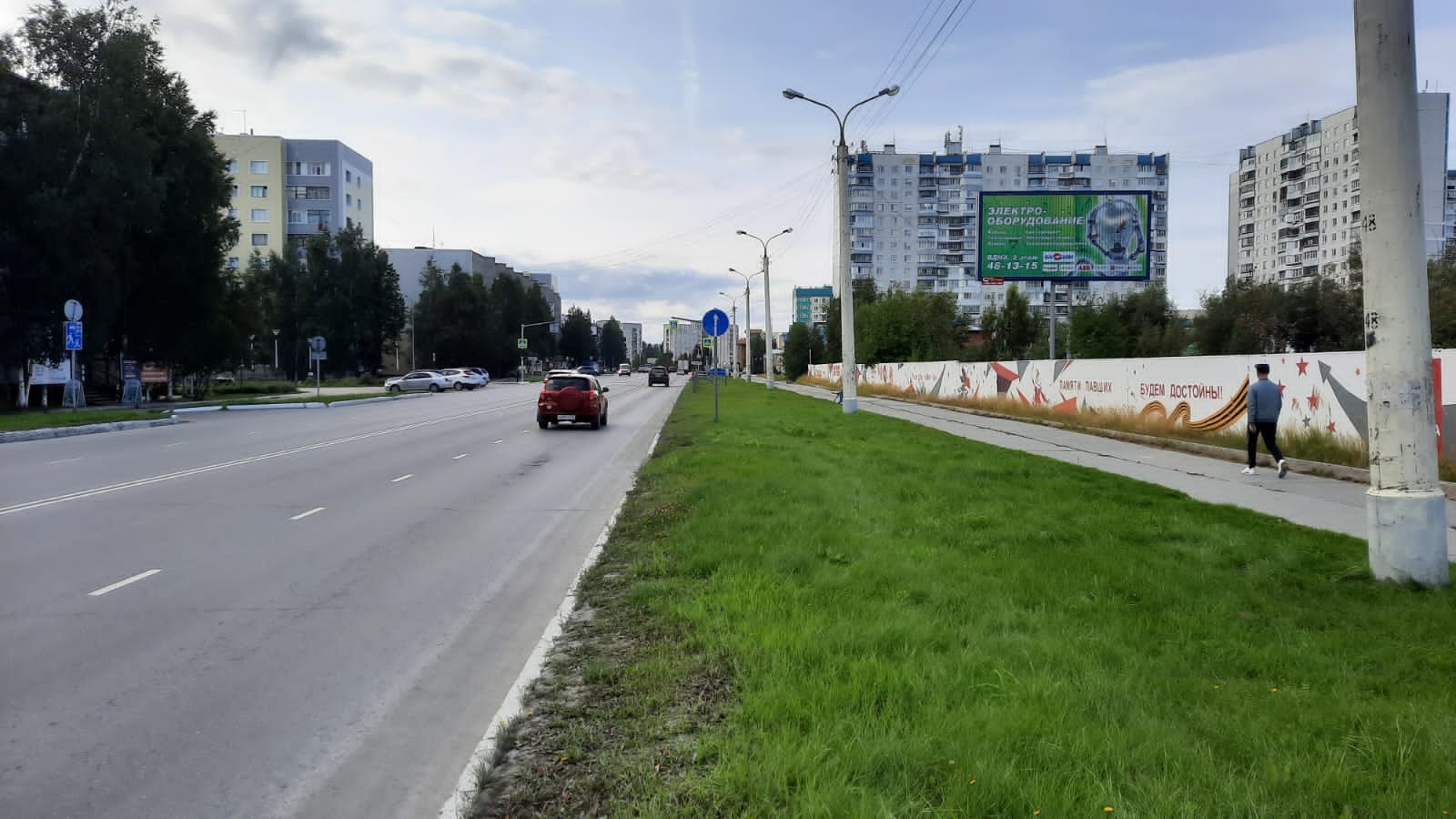 Фотография рекламного носителя, тип: Билборд 3x6, адрес: Мира ул., д.38, Нижневартовск, Ханты-Мансийский автономный округ – Югра, Россия. Сторона А1-А3 №480254