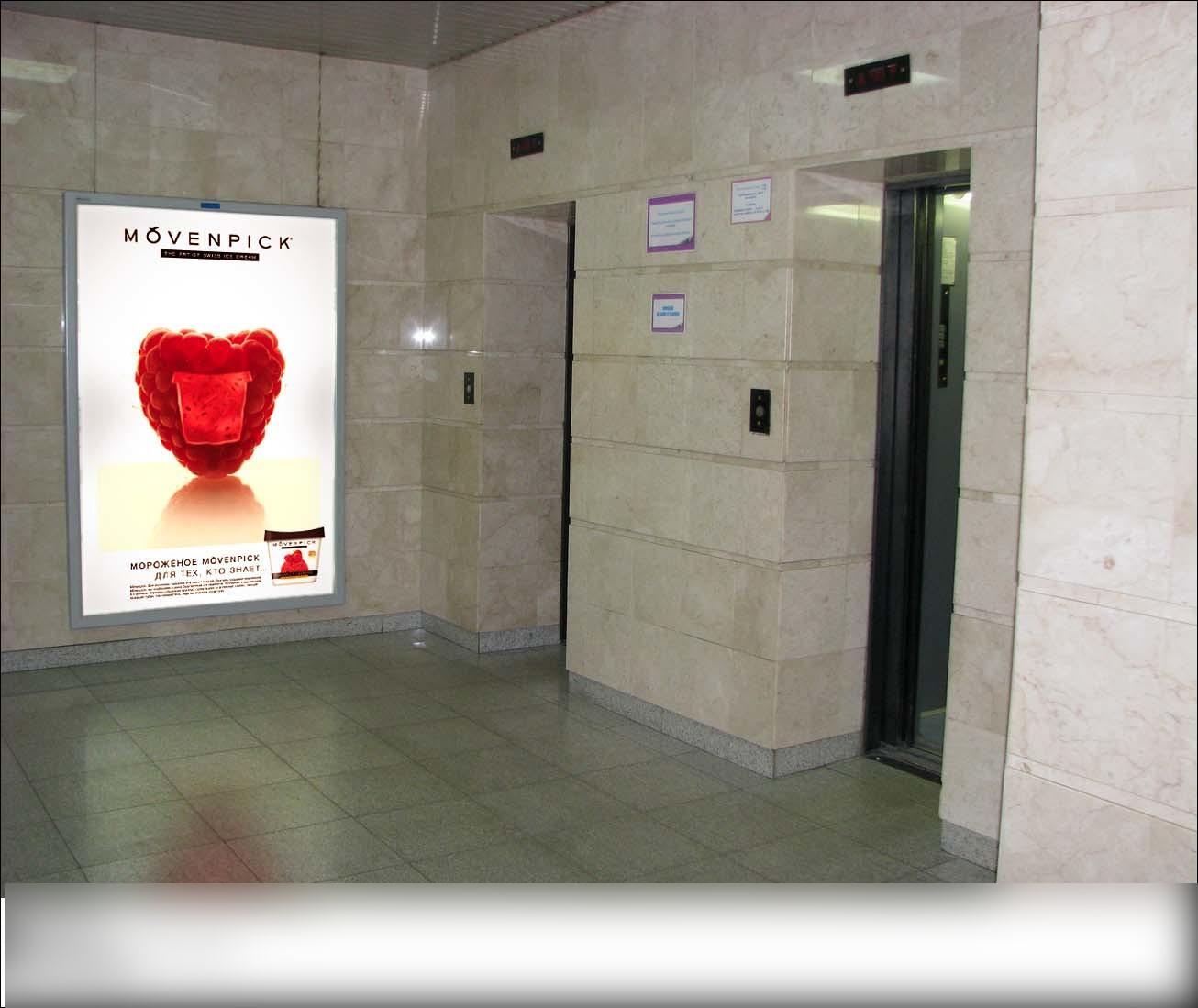 Фотография рекламного носителя, тип: Лайтбокс, адрес: Бизнес-центр «Державина, 28», Державина ул., д.28, Новосибирск, Новосибирская область, Россия. Сторона/вариант А №1405371