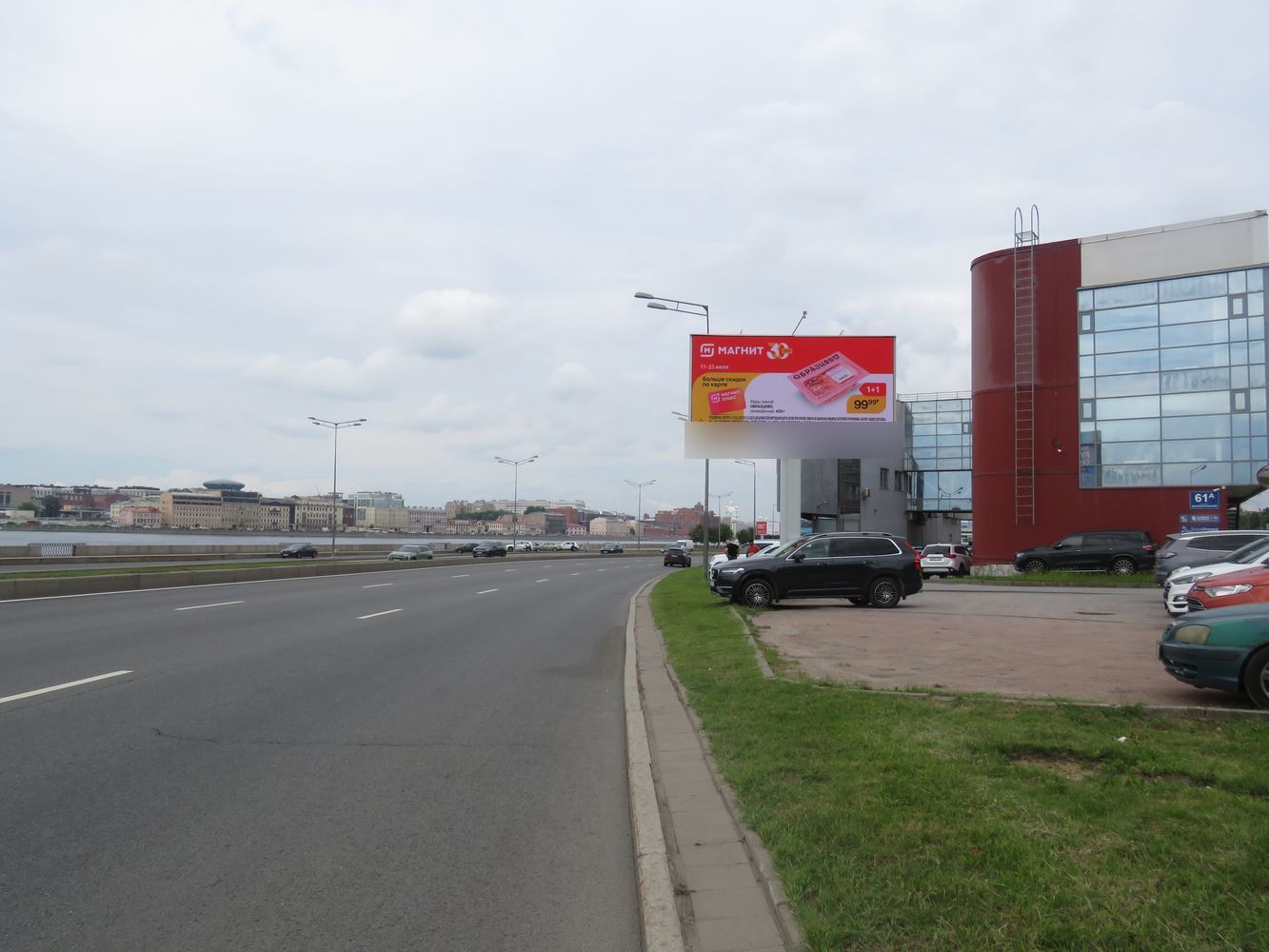 Фотография рекламного носителя, тип: Билборд 3x6, адрес: Малоохтинская наб. Х Малоохтинский пр-т., д.61, Санкт-Петербург, Россия. Сторона А1 №639616