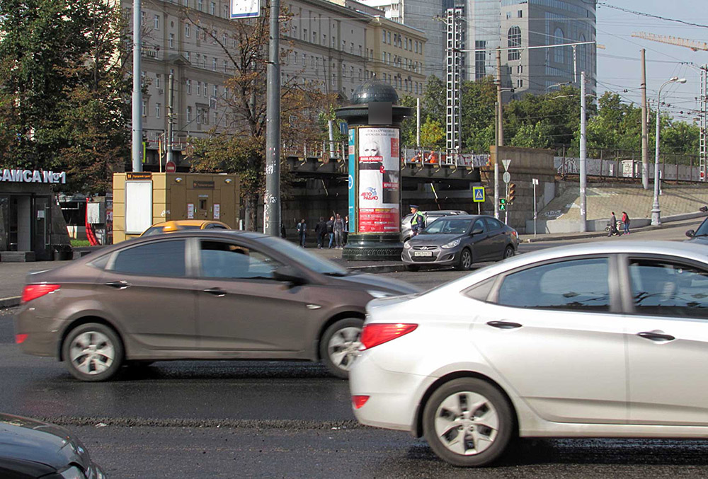 Фотография рекламного носителя, тип: Пиллар 3x1.4, адрес: Комсомольская пл., д.2б, Москва, Россия. Сторона B №262233