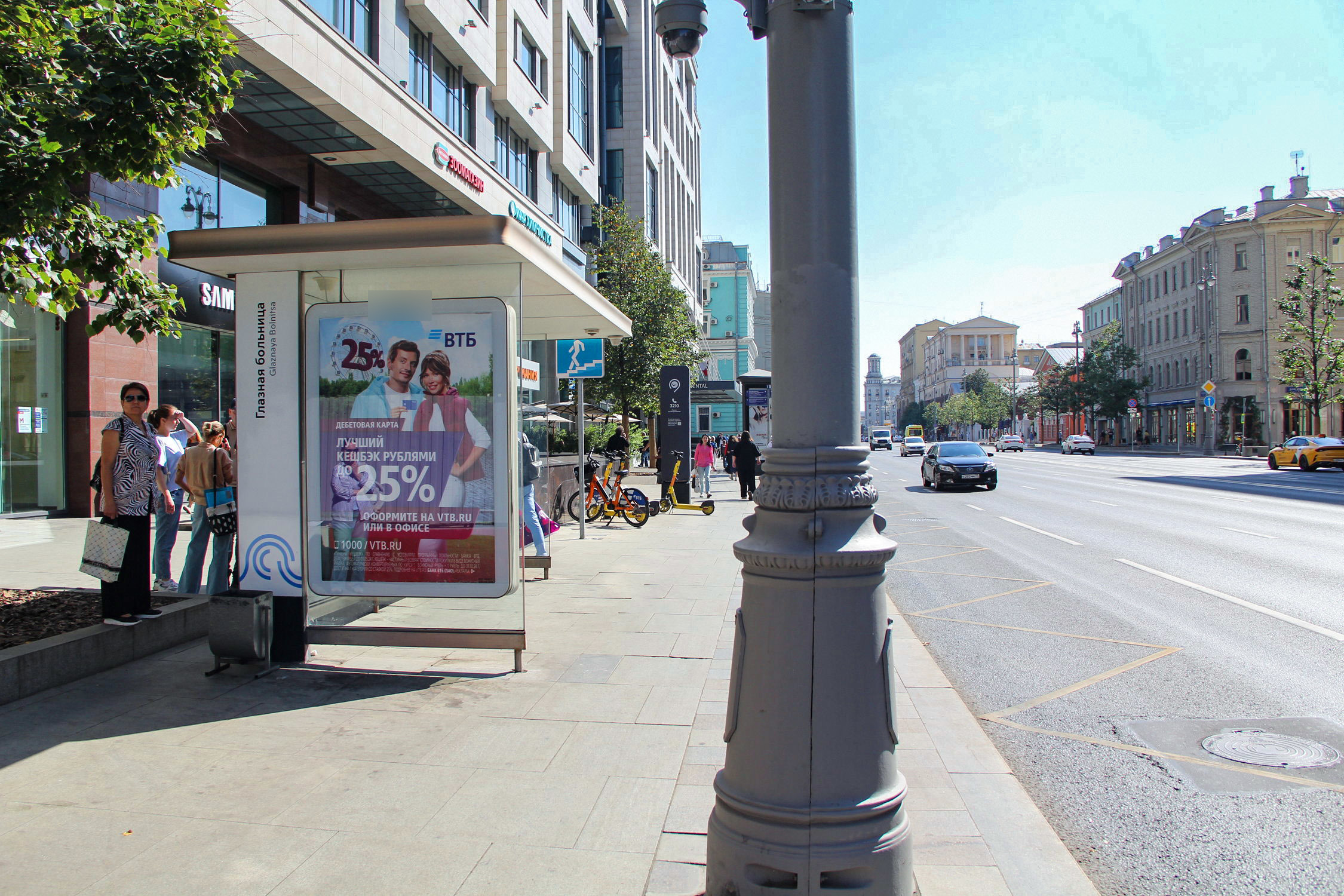 Фотография рекламного носителя, тип: Остановка 1.8x1.2, адрес: Тверская ул., д.22, поз.2, Москва, Россия. Сторона Б №582574
