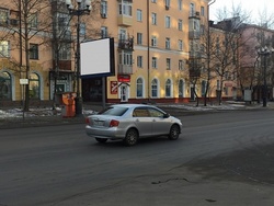 Фотография рекламного носителя, тип: Ситиборд 2.7x3.7, адрес: Ленина ул., д.44, Хабаровск, Хабаровский край, Россия. Сторона В №797175