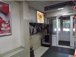 Фотография рекламного носителя, тип: Лайтбокс, адрес: Бизнес-центр «Сибирячка», Декабристов ул., д.45, Омск, Омская область, Россия. Сторона/вариант №656382