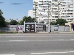 Фотография рекламного носителя, тип: Остановка 1.8x1.2, адрес: Восточно-Кругликовская ул., д.33, Краснодар, Краснодарский край, Россия. Сторона А1 №861765