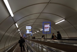 Фотография рекламного носителя, тип: Лайтбокс, адрес: Станция метро «Лесная», линия Кировско-Выборгская, Санкт-Петербург, Россия. Сторона/вариант Б №1062100