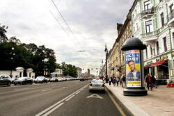 Фотография рекламного носителя, тип: Пиллар 3x1.4, адрес: Невский пр-т., д.64 Х Караванная ул., Санкт-Петербург, Россия. Сторона А №639640