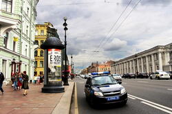 Фотография рекламного носителя, тип: Пиллар 3x1.4, адрес: Невский пр-т., д.64 Х Караванная ул., Санкт-Петербург, Россия. Сторона Б №639641