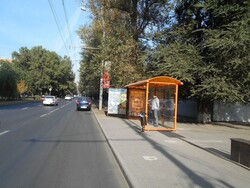 Фотография рекламного носителя, тип: Остановка 1.8x1.2, адрес: Шолохова пр-т., ост. ПервомР "Аэропорт", поз.2, Ростов-на-Дону, Ростовская область, Россия. Сторона Б №631338