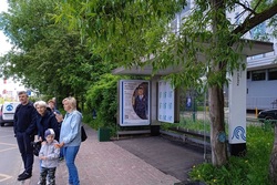 Фотография рекламного носителя, тип: Остановка 1.8x1.2, адрес: Александровка ул., корп.1428, Зеленоград, Москва, Россия. Сторона А №317009