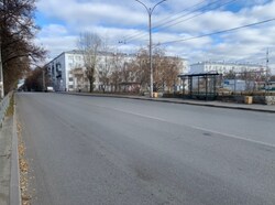 Фотография рекламного носителя, тип: Остановка 1.8x1.2, адрес: 40-летия Октября ул., ост.Хмелева, Екатеринбург, Свердловская область, Россия. Сторона A №1094893