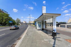 Фотография рекламного носителя, тип: Остановка 1.8x1.2, адрес: Тараса Шевченко наб., д.5, Москва, Россия. Сторона А №557092