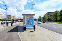 Фотография рекламного носителя, тип: Остановка 1.8x1.2, адрес: Тараса Шевченко наб., д.5, Москва, Россия. Сторона Б №557093