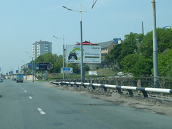 Фотография рекламного носителя, тип: Билборд 3x6, адрес: 100 лет Владивостока пр-т., д.18а, поз.2, Владивосток, Приморский край, Россия. Сторона А №795912
