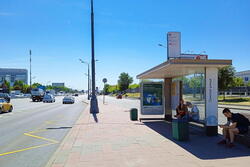 Фотография рекламного носителя, тип: Остановка 1.8x1.2, адрес: Варшавское ш., д.130Б, Москва, Россия. Сторона А №800752