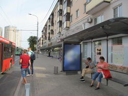 Фотография рекламного носителя, тип: Остановка 1.8x1.2, адрес: Павлюхина ул., д.101, Казань, Республика Татарстан, Россия. Сторона А №637866