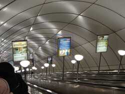 Фотография рекламного носителя, тип: Лайтбокс, адрес: Станция метро «Комендантский проспект», линия Фрунзенско-Приморская, Санкт-Петербург, Россия. Сторона/вариант Б №1062076