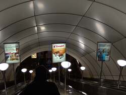 Фотография рекламного носителя, тип: Лайтбокс, адрес: Станция метро «Комендантский проспект», линия Фрунзенско-Приморская, Санкт-Петербург, Россия. Сторона/вариант Б №1062079