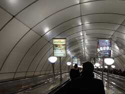 Фотография рекламного носителя, тип: Лайтбокс, адрес: Станция метро «Комендантский проспект», линия Фрунзенско-Приморская, Санкт-Петербург, Россия. Сторона/вариант А6 №1062756