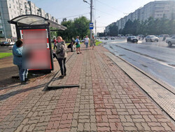 Фотография рекламного носителя, тип: Остановка 1.8x1.2, адрес: Металлургов ул., д.53, остановка Сергея Лазо, Красноярск, Красноярский край, Россия. Сторона Б №1046558