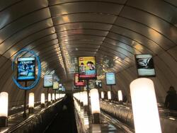 Фотография рекламного носителя, тип: Лайтбокс, адрес: Станция метро «Комендантский проспект», линия Фрунзенско-Приморская, Санкт-Петербург, Россия. Сторона/вариант А №1062999