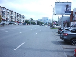 Фотография рекламного носителя, тип: Ситиборд 2.7x3.7, адрес: Дзержинского ул., д.93а, Челябинск, Челябинская область, Россия. Сторона A1-A3 №1044646