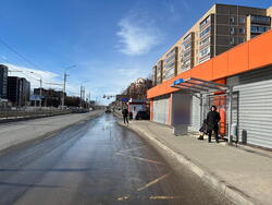 Фотография рекламного носителя, тип: Остановка 1.8x1.2, адрес: Камышинская ул., д.19, Ульяновск, Ульяновская область, Россия. Сторона А №1027877