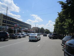 Фотография рекламного носителя, тип: Ситиборд 2.7x3.7, адрес: Краснооктябрьская ул., д.36, Майкоп, Республика Адыгея, Россия. Сторона Б1-Б5 №1020957