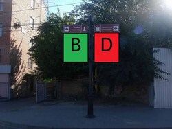 Фотография рекламного носителя, тип: Дорожный указатель, адрес: Театральный пр-т., д.60 X Катаева ул., Ростов-на-Дону, Ростовская область, Россия. Сторона Д2 №1087235