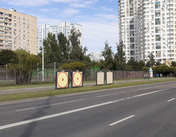 Фотография рекламного носителя, тип: Афиша 1.75x1.8, адрес: Братеевская ул., д.10, корп.1, поз.2, стенд 2, Москва, Россия. Сторона A №883741