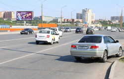 Фотография рекламного носителя, тип: Билборд 3x6, адрес: Маршала Жукова ул., Фрунзенский мост, Омск, Омская область, Россия. Сторона Б1 №1328059