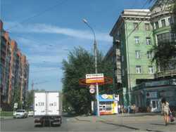 Фотография рекламного носителя, тип: Дорожный указатель, адрес: Авиастроителей ул., д.14, Новосибирск, Новосибирская область, Россия. Сторона A №183233