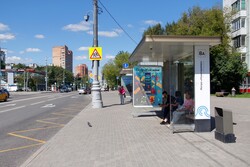 Фотография рекламного носителя, тип: Остановка 1.8x1.2, адрес: Зеленый пр-т., ост. "Метро "Новогиреево", поз.1, Москва, Россия. Сторона А1 №1011594