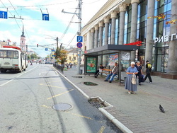 Фотография рекламного носителя, тип: Остановка 1.8x1.2, адрес: Кирова ул., д.20, Калуга, Калужская область, Россия. Сторона А1-A5 №621622