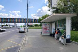 Фотография рекламного носителя, тип: Остановка 1.8x1.2, адрес: Рябиновая ул., д.65, Москва, Россия. Сторона А №943971