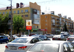 Фотография рекламного носителя, тип: Нестандартный билборд, адрес: Карла Маркса пр-т., д.73, Омск, Омская область, Россия. Сторона B1-B10 №850729