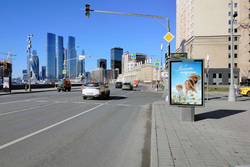 Фотография рекламного носителя, тип: Ситиформат 1.8x1.2, адрес: Краснопресненская наб., д.2/1, Москва, Россия. Сторона А №580016