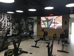 Фотография рекламного носителя, тип: Видеоэкран, адрес: Фитнес-центр «Онегинъ Полянка», Малая Полянка ул., д.2, Москва, Россия. Сторона/вариант №1396020